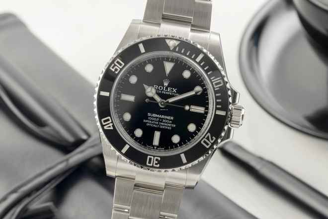  Rolex Submariner (No Date) Stahl Automatik Herrenuhr Ref. M124060 Box & Papiere 2022 