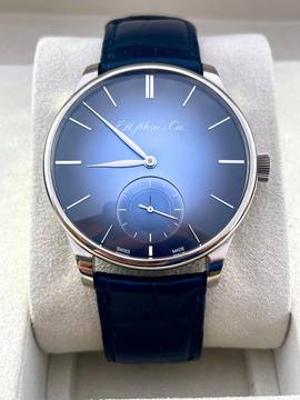  H.Moser & Cie. Venturer Small Seconds Xl Whitegold Full set year 2019 Blue dial Top condition with box+papers 