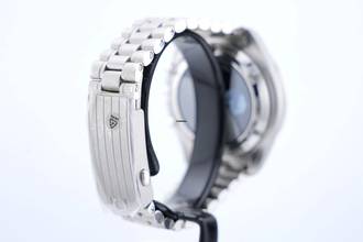 Thumbnail von Omega Speedmaster Professional Moonwatch Silver Snoopy Award - UNWORN - With Additional Leather Strap - With Box And Papers - 310.32.42.50.02.001 2024