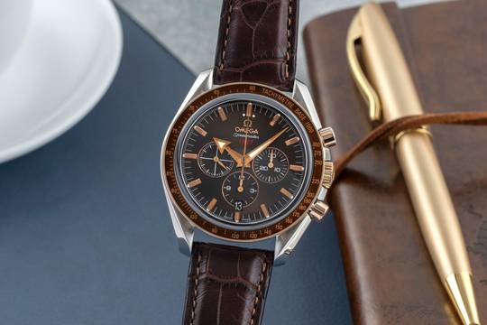  Omega Speedmaster Broad Arrow Chronograph Stahl / Gold Ref. 321.93.42.50.13.001 