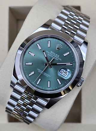  Rolex Datejust 41 41mm 126300 Green dial Jubilee Bracelet Unworn/New condition Full Set 3-2026 