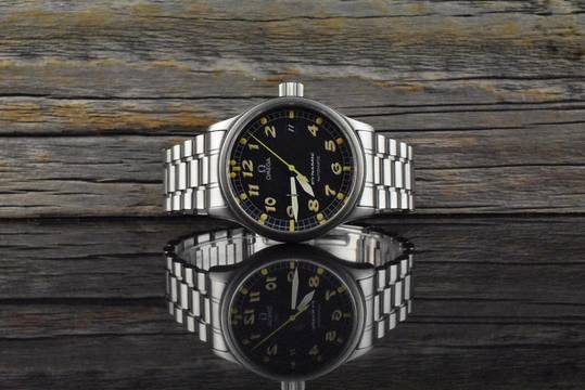  Omega Genève Dynamic Automatic 5200.50.00 Black Tritium Vintage Military 