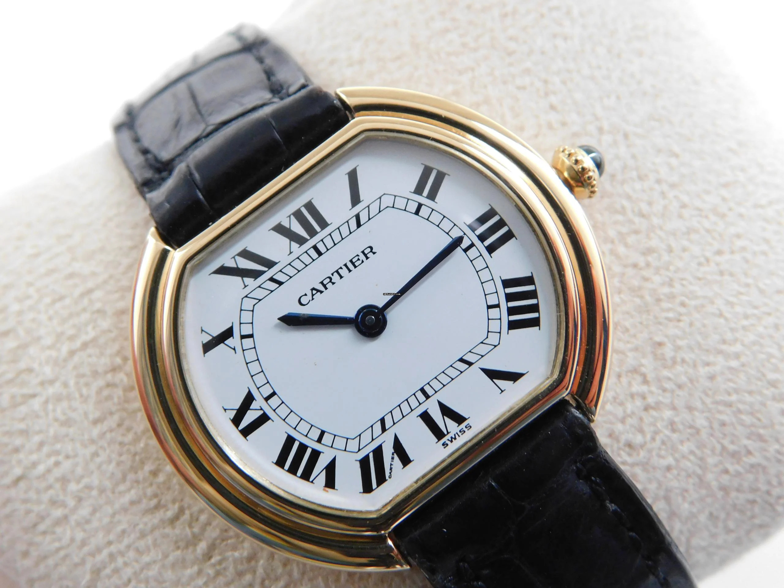 Cartier Ellipse Jumbo 18 Karat Gelbgold mit original Krokoband und Faltschließe Top Zustand