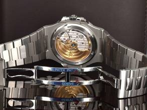 Thumbnail von Patek Philippe Nautilus 5711/1a-014 Green Dial 2021