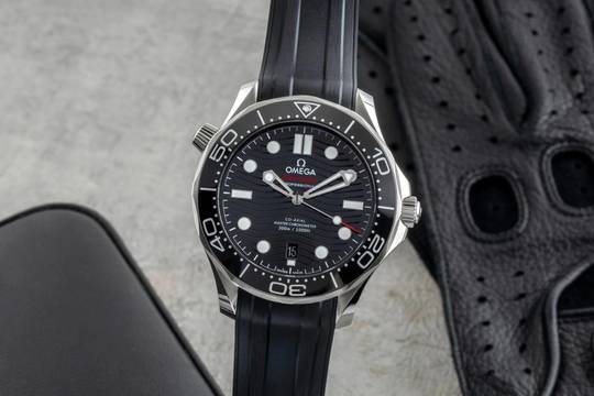  Omega Seamaster Diver 300 M Co-Axial Keramik 210.32.42.20.01.001 B&P 