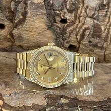 Thumbnail von Rolex Day-Date 36 Day-Date 36mm - 750er Gelbgold - Diamant - FULLSET 2015 LC100 - Ref. 118338 Aftermarket Iced out Bezel