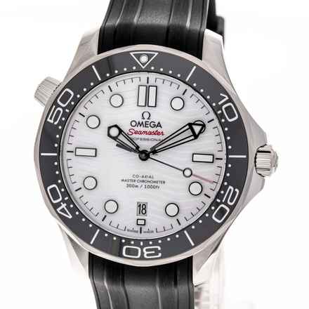  Omega Seamaster Diver 300 M White – 210.32.42.20.04.001 – NEW & Unworn – 10/2025 Full Set 