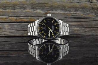 Thumbnail von Omega Genève Dynamic Automatic 5200.50.00 Black Tritium Vintage Military