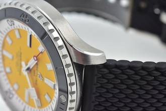 Thumbnail von Breitling Superocean 42 A17375 Yellow Rubber Strap