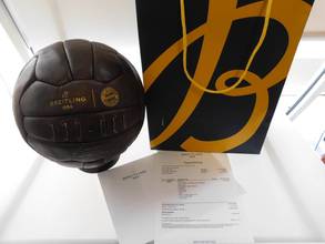 Thumbnail von Breitling Top Time B01 125 Years FC Bayern München Limited Edition Full Set Neu LC 100 Breitling Top Time B01 125 Years FC Bayern München Limited