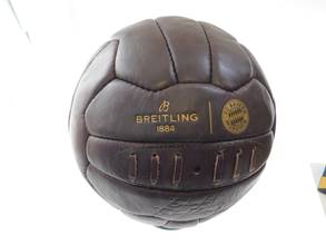 Thumbnail von Breitling Top Time B01 125 Years FC Bayern München Limited Edition Full Set Neu LC 100 Breitling Top Time B01 125 Years FC Bayern München Limited