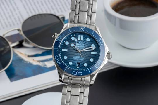  Omega Seamaster Diver 300 M Stahl Automatik Summer Blue R. 210.30.42.20.03.003 B&P 2025 