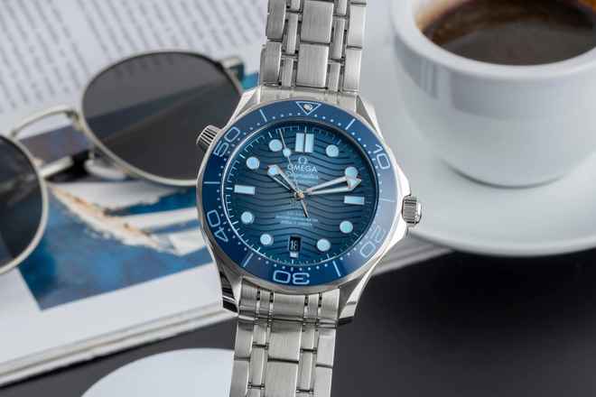  Omega Seamaster Diver 300 M Stahl Automatik Summer Blue R. 210.30.42.20.03.003 B&P 2025 