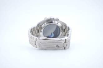 Thumbnail von Omega Speedmaster Professional Moonwatch Silver Snoopy Award - UNWORN - With Additional Leather Strap - With Box And Papers - 310.32.42.50.02.001 2024