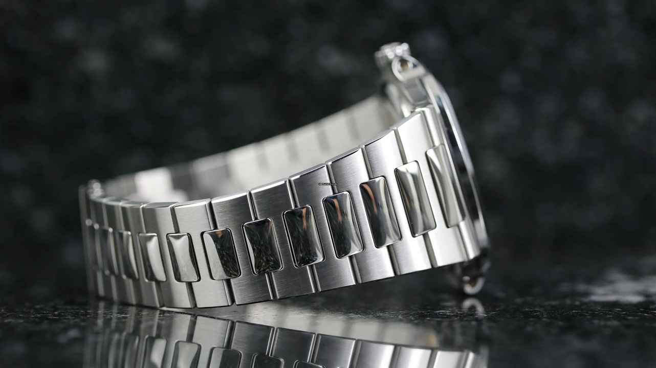  Patek Philippe Nautilus Steel - Blue - New Calibre - New - Fullset - 09/2020 