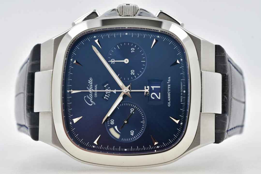  Glashütte Original Seventies Chronograph Panoramadatum Senator Seventies Panorama Date Chronograph 1-37-02-03-02-30 Blue Dial 