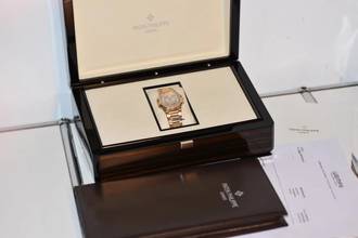 Thumbnail von Patek Philippe Nautilus 18k Rose Gold 7010/1R-001 Diamond Bezel Extract from the Archives