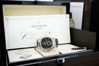 Thumbnail von Patek Philippe Nautilus Annual Calendar - Box+Papers - Like New - 24 Months Warranty 5726/1A-001 2018
