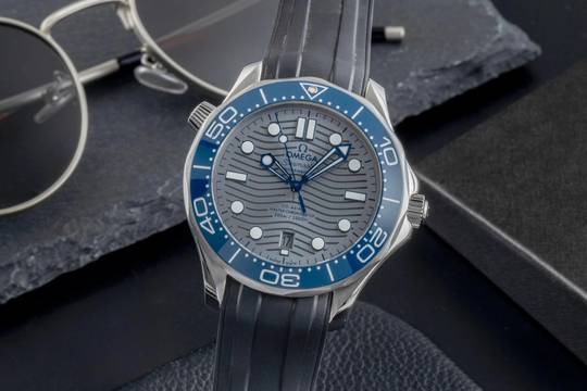  Omega Seamaster Diver 300 M Stahl Automatik Herrenuhr 210.32.42.20.06.001 B&P 