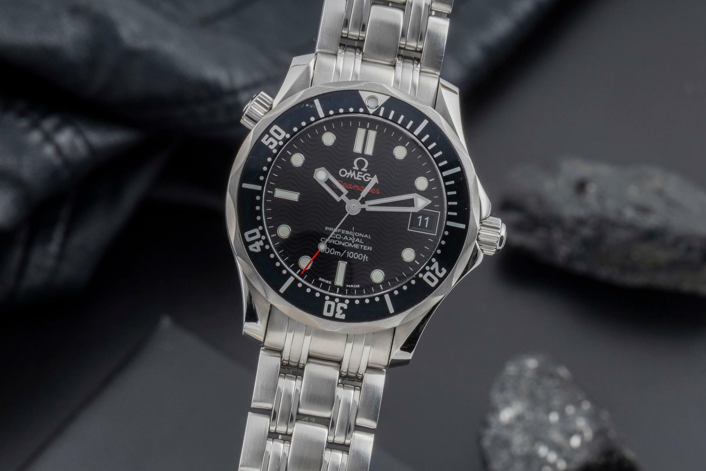 Omega Seamaster Diver 300 M Stahl Automatik Herrenuhr 212.30.36.20.01.001 B&P