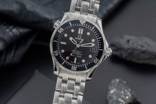  Omega Seamaster Diver 300 M Stahl Automatik Herrenuhr 212.30.36.20.01.001 B&P 