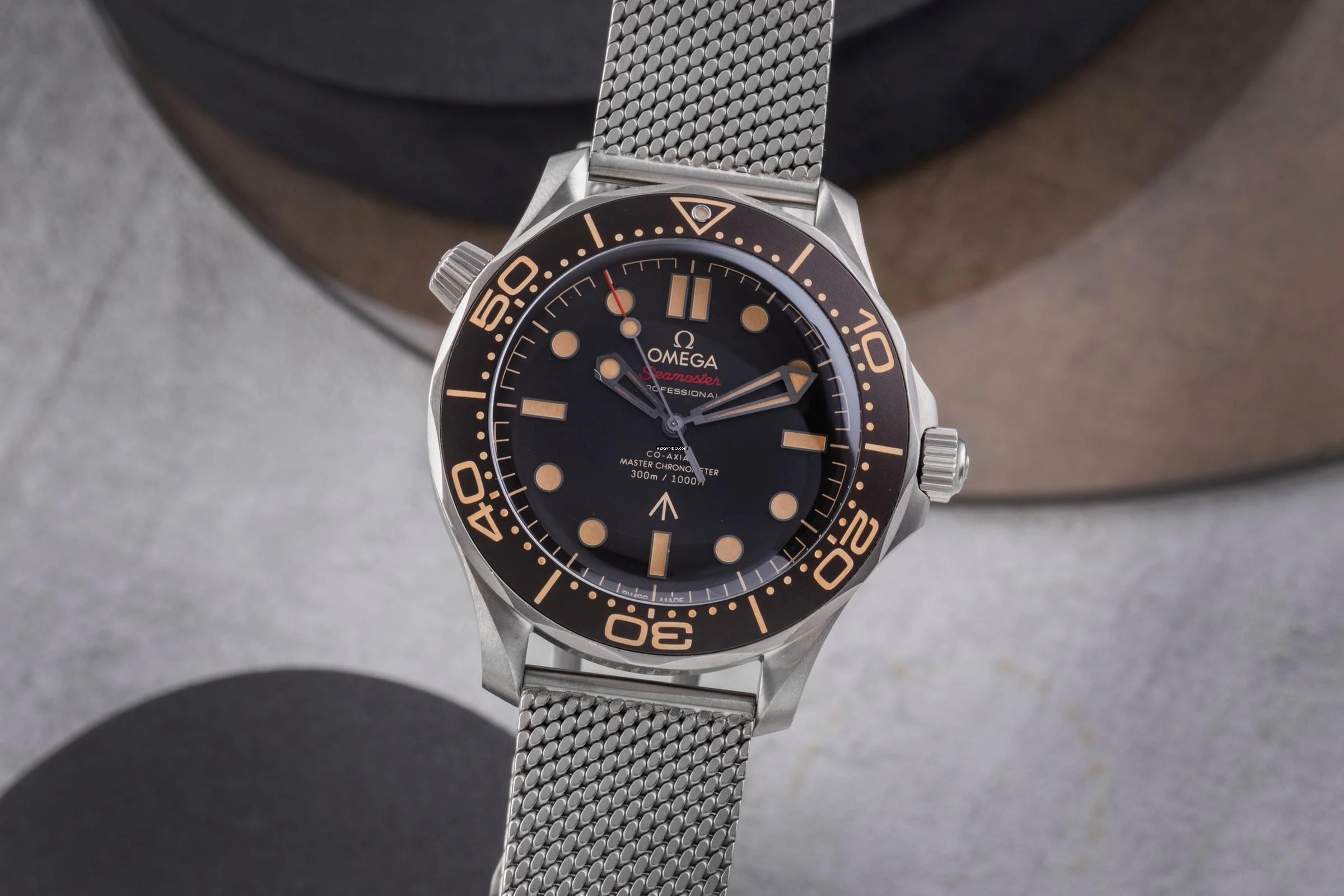 Omega Seamaster Diver 300 M James Bond 007 Titan Automatik Ref. 210.90.42.20.01.001 Papiere