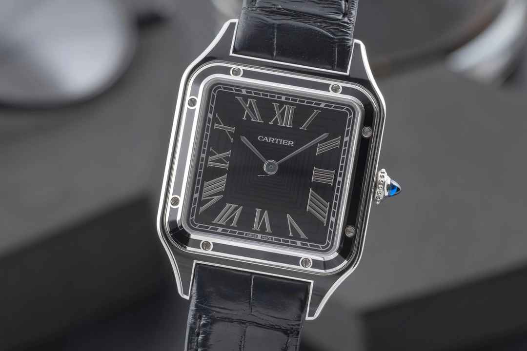  Cartier Santos Dumont Black Lacquer Handaufzug Herrenuhr Ref. WSSA0046 B&P 2023 