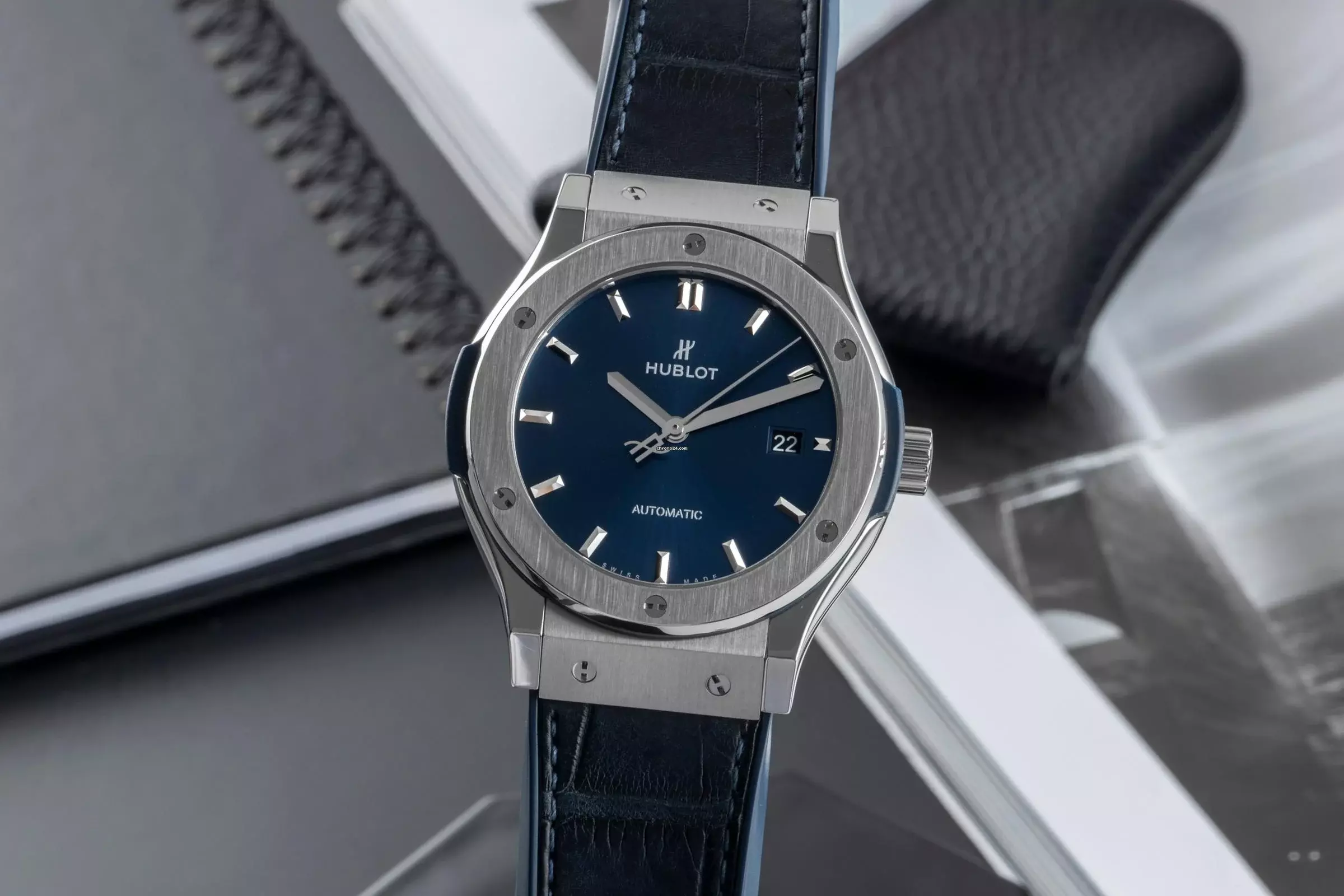  Hublot Classic Fusion Blue Titan Automatik Herrenuhr 542.NX.7170.LR B&P 