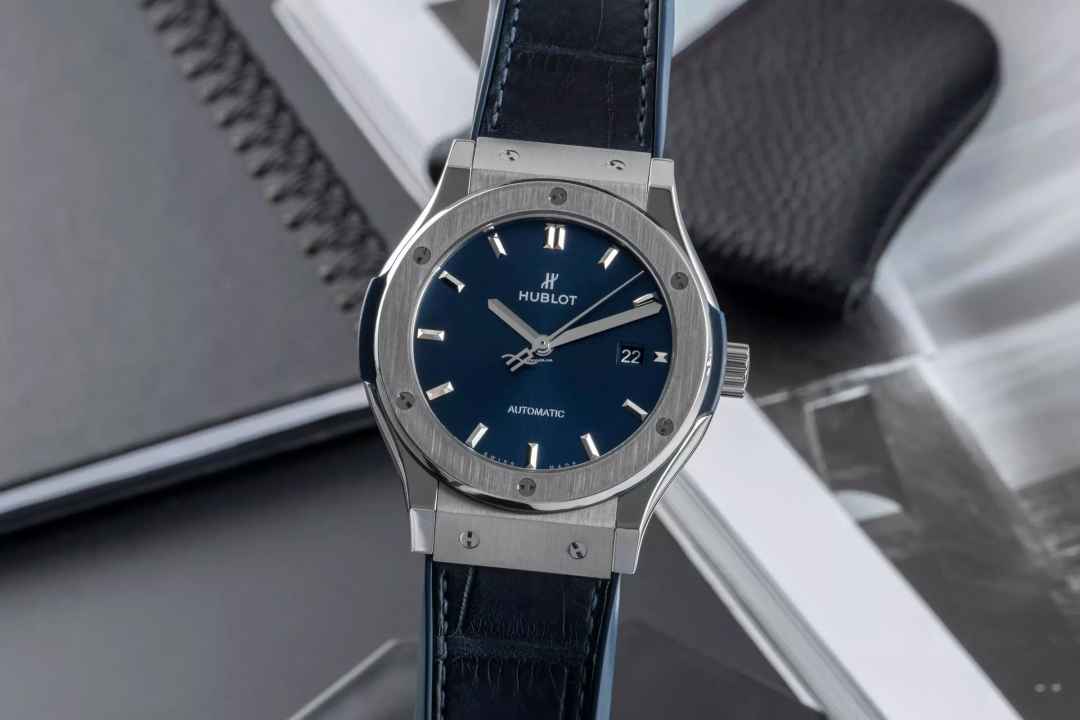  Hublot Classic Fusion Blue Titan Automatik Herrenuhr 542.NX.7170.LR B&P 