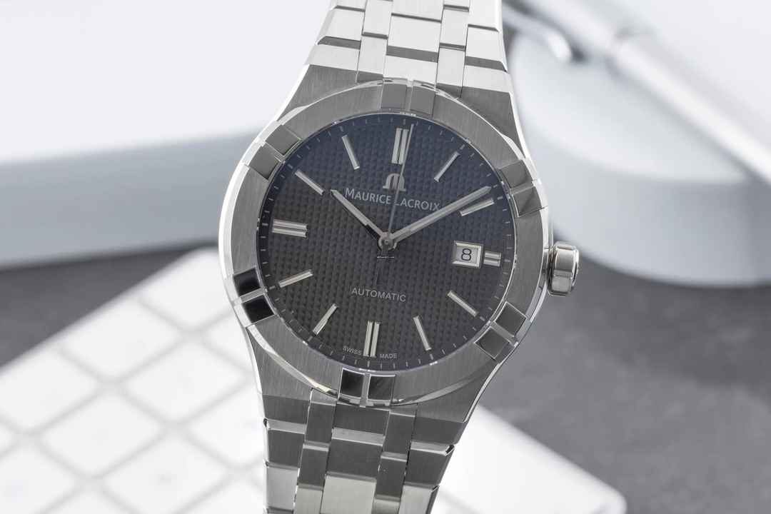  Maurice Lacroix AIKON Stahl Automatik Ref. AI6008-SS009-230-Q B&P 2025 