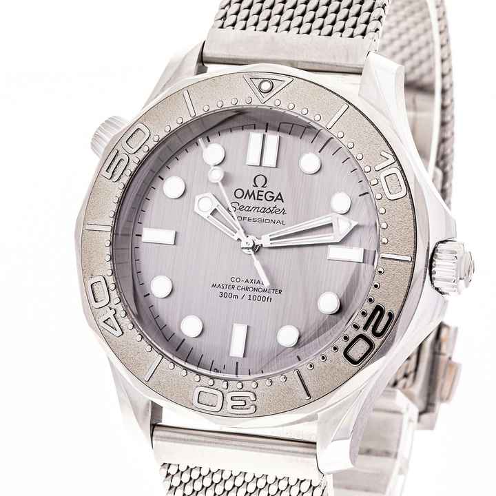  Omega Seamaster Diver 300 M 42 Grey Milanese – 210.32.42.20.06.002 – like NEW – 01/2025 Full Set 