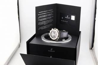 Thumbnail von Hublot Classic Fusion Racing Grey 45mm Chronograph All Grey - With Box And Papers - 521.NX.7071.LR 2019