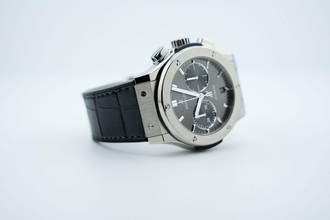 Thumbnail von Hublot Classic Fusion Racing Grey 45mm Chronograph All Grey - With Box And Papers - 521.NX.7071.LR 2019