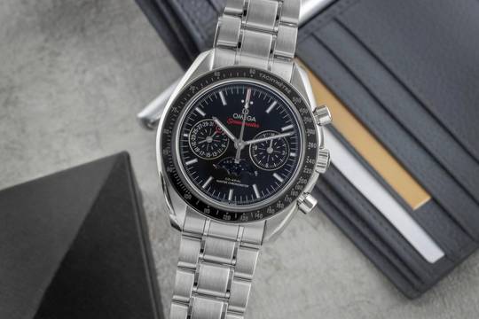  Omega Speedmaster Moonphase Chronograph Stahl Automatik Ref. 304.30.44.52.01.001 B&P 2021 