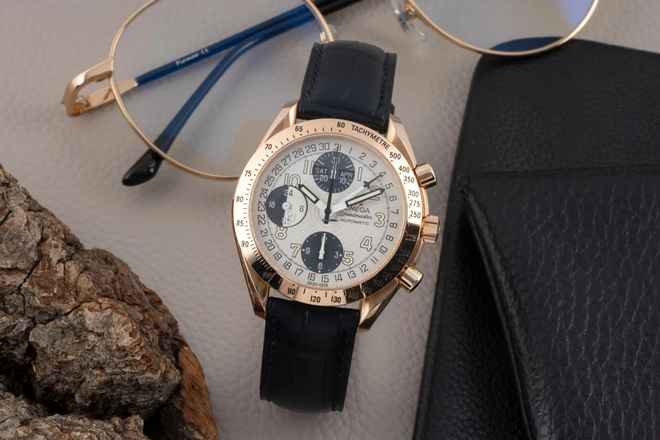  Omega Speedmaster Date Triple Date Panda Chronograph 18K Roségold Ref. 3623.33.01 