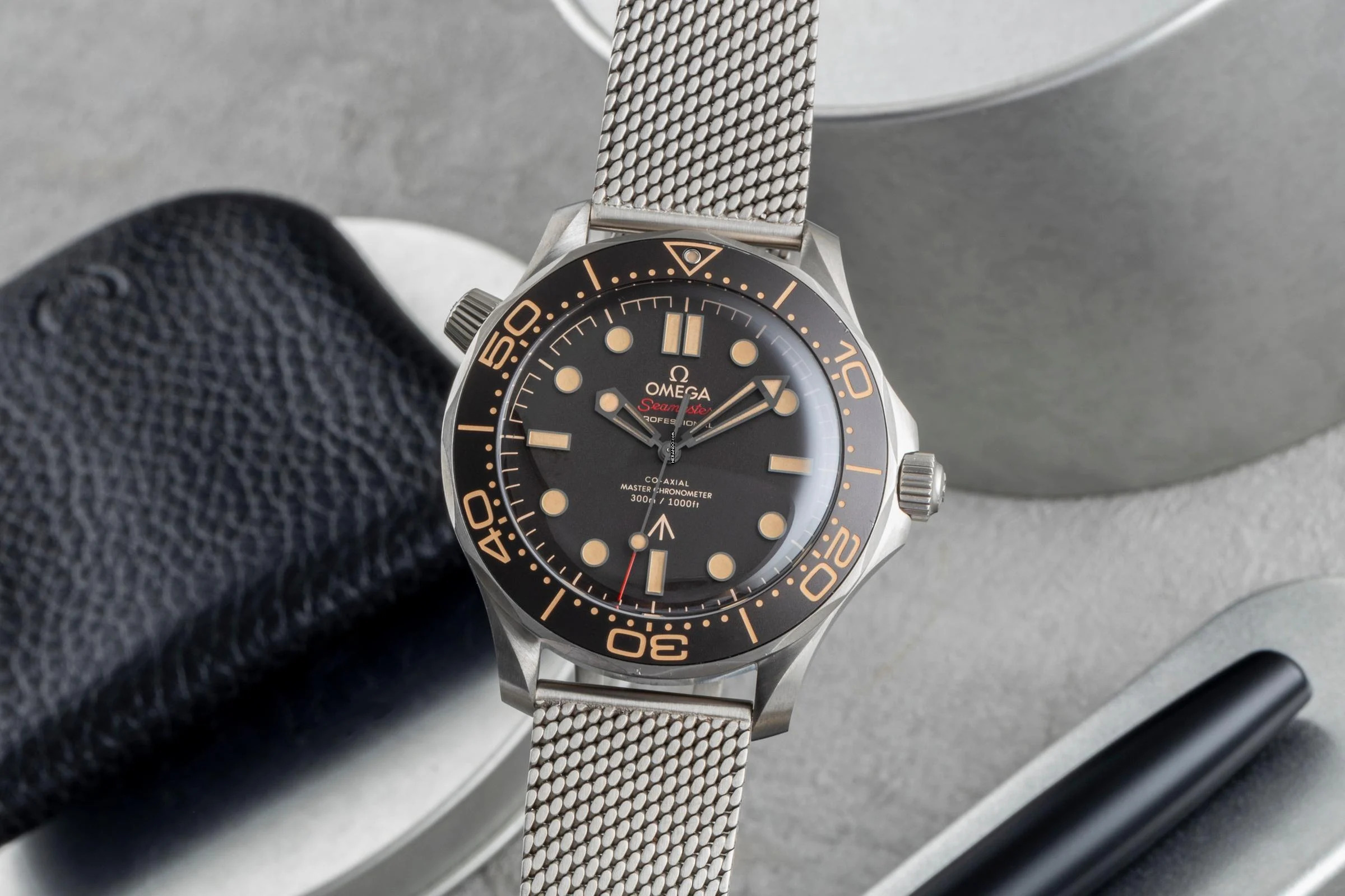 Omega Seamaster Diver 300 M James Bond 007 Titan Automatik 210.90.42.20.01.001