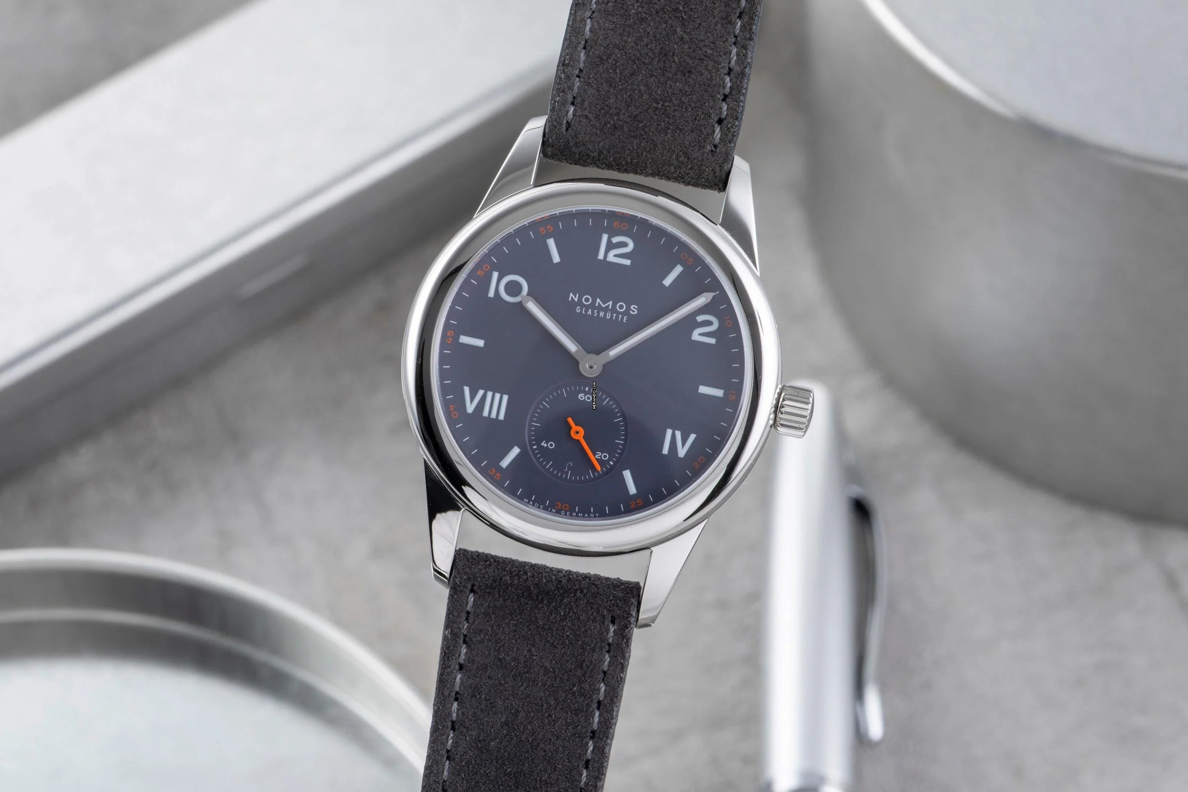  NOMOS Club Campus Blue Purple Stahl Handaufzug Ref.713 B&P 2025 