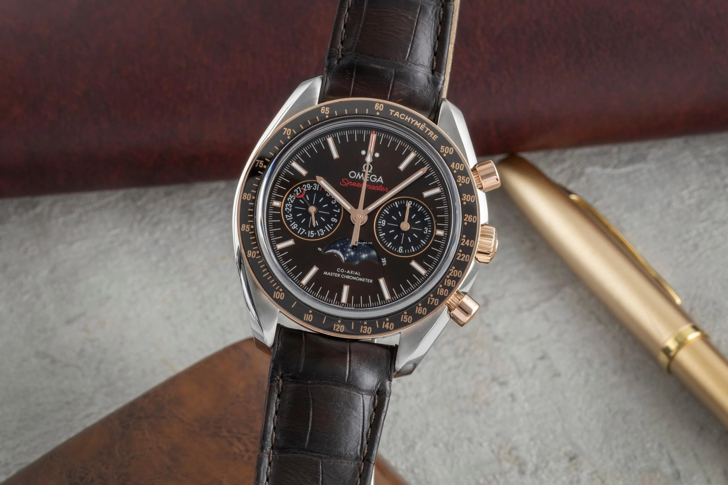 Omega Speedmaster Moonphase Stahl / Sedna Gold 304.23.44.52.13.001