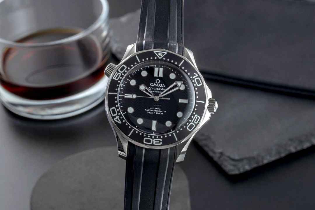  Omega Seamaster Diver 300 M Stahl Automatik Ref. 210.32.42.20.04.001 B&P 2025 