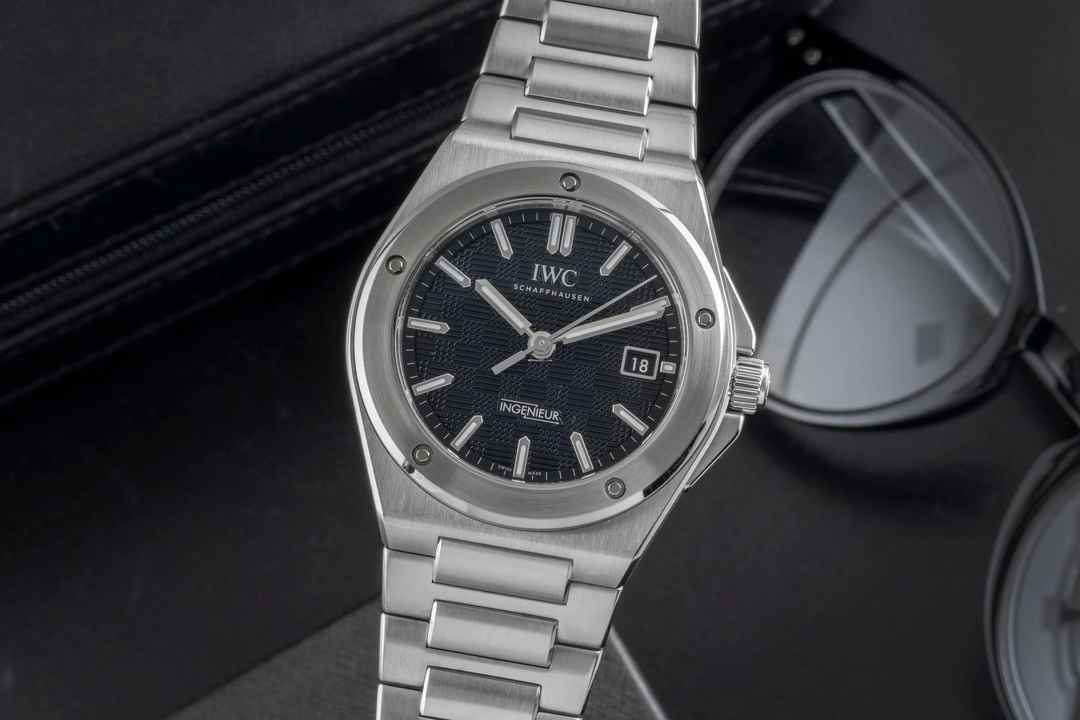  IWC Ingenieur Automatic Edelstahl Black Dial Automatik Herrenuhr Ref. IW328901 B&P 2023 