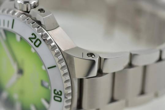  Oris Aquis Date Taste of Summer Green White 01 733 7787 4137-07 8 22 04PEB 