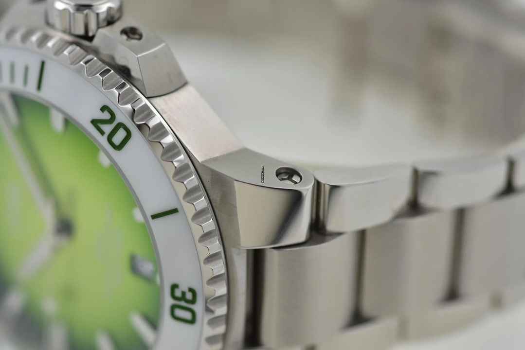  Oris Aquis Date Taste of Summer Green White 01 733 7787 4137-07 8 22 04PEB 