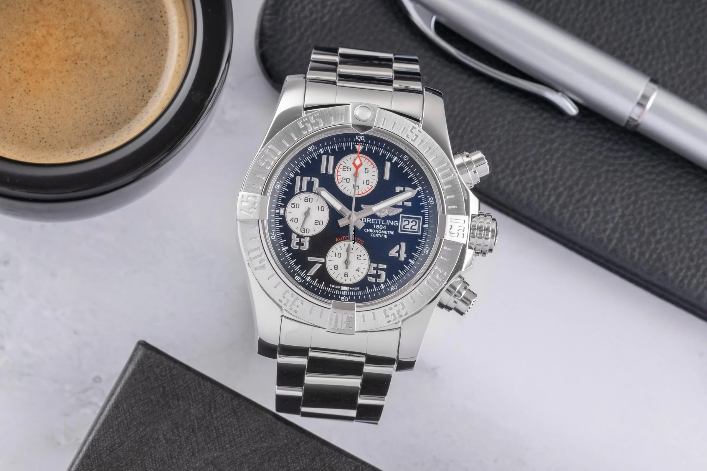 Breitling Avenger II 43 Chronograph Automatik Stahl Ref. A1338111B2A1 B&P 2020