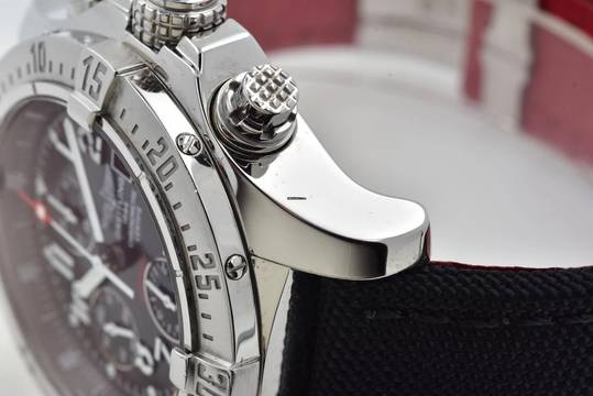  Breitling Avenger Skyland Chronograph A13380 