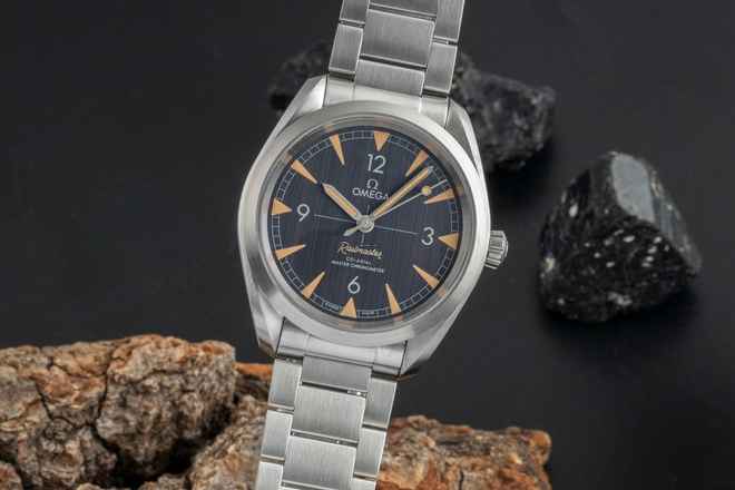  Omega Seamaster Railmaster Stahl Automatik Herrenuhr Ref. 220.10.40.20.01.001 B&P 2018 