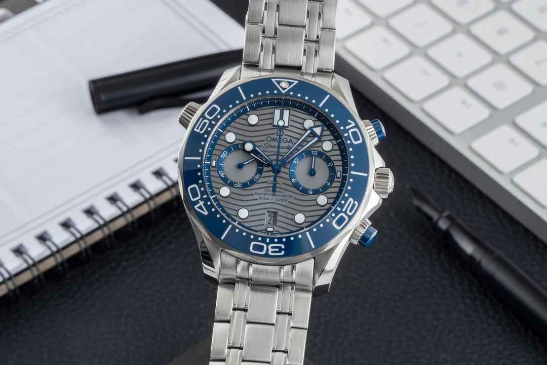  Omega Seamaster Diver 300 M Stahl Automatik Ref. 210.30.44.51.06.001 B&P 2022 