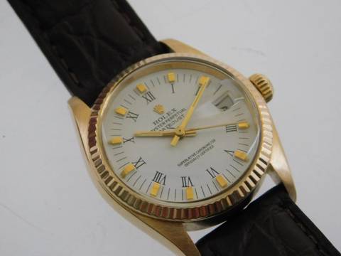  Rolex Datejust 31 18 Karat Gelbgold Datejust 31 mm Medium mit Krokoband und original Schließe original Box im Top Zustand von 1977 