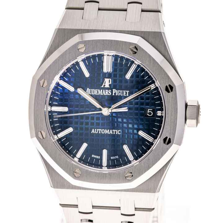  Audemars Piguet Royal Oak Selfwinding 37 Blue – 15450ST.OO.1256ST.03 – like NEW – 2018 Full Set 