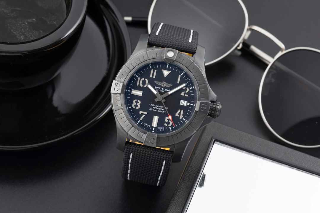  Breitling Avenger Titan Automatik Herrenuhr Ref. V17319101B1X1 Box & Papiere 