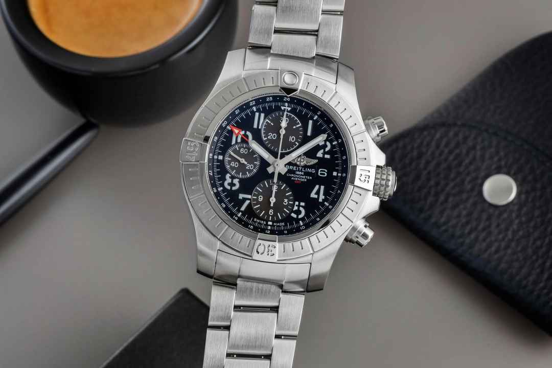  Breitling Avenger Chronograph GMT 46 Herrenuhr Ref. A24315101B1X1 Box & Papiere 